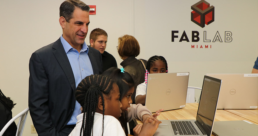 Fab Lab Miami abre en Homestead para llevar a los jóvenes al espacio tecnológico